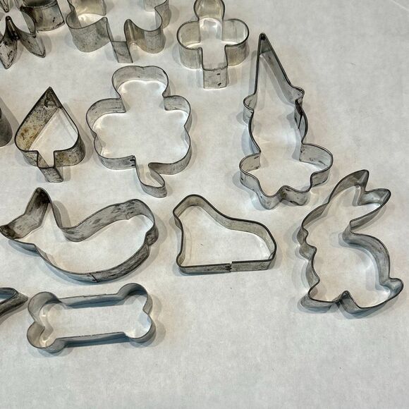 Vtg SET Aluminum Cookie Cutter Metal Fish Dolphin Whale Clown Rabbit Flower Clov - Picture 4 of 7